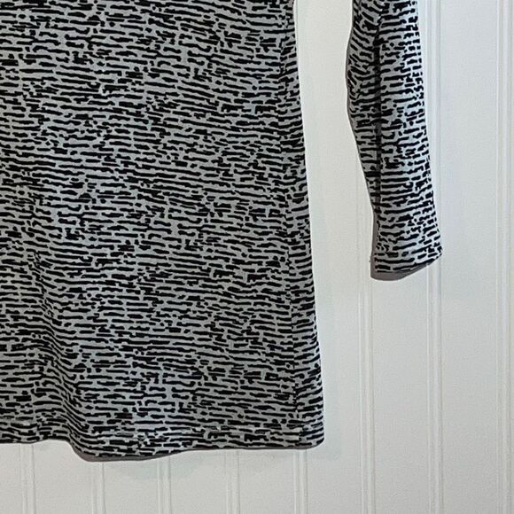 The Limited ruffled keyhole front long sleeve nylon stretch top black/white sz s - Picture 9 of 10